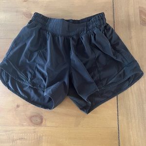 Black Lululemon 4” hotty hot shorts